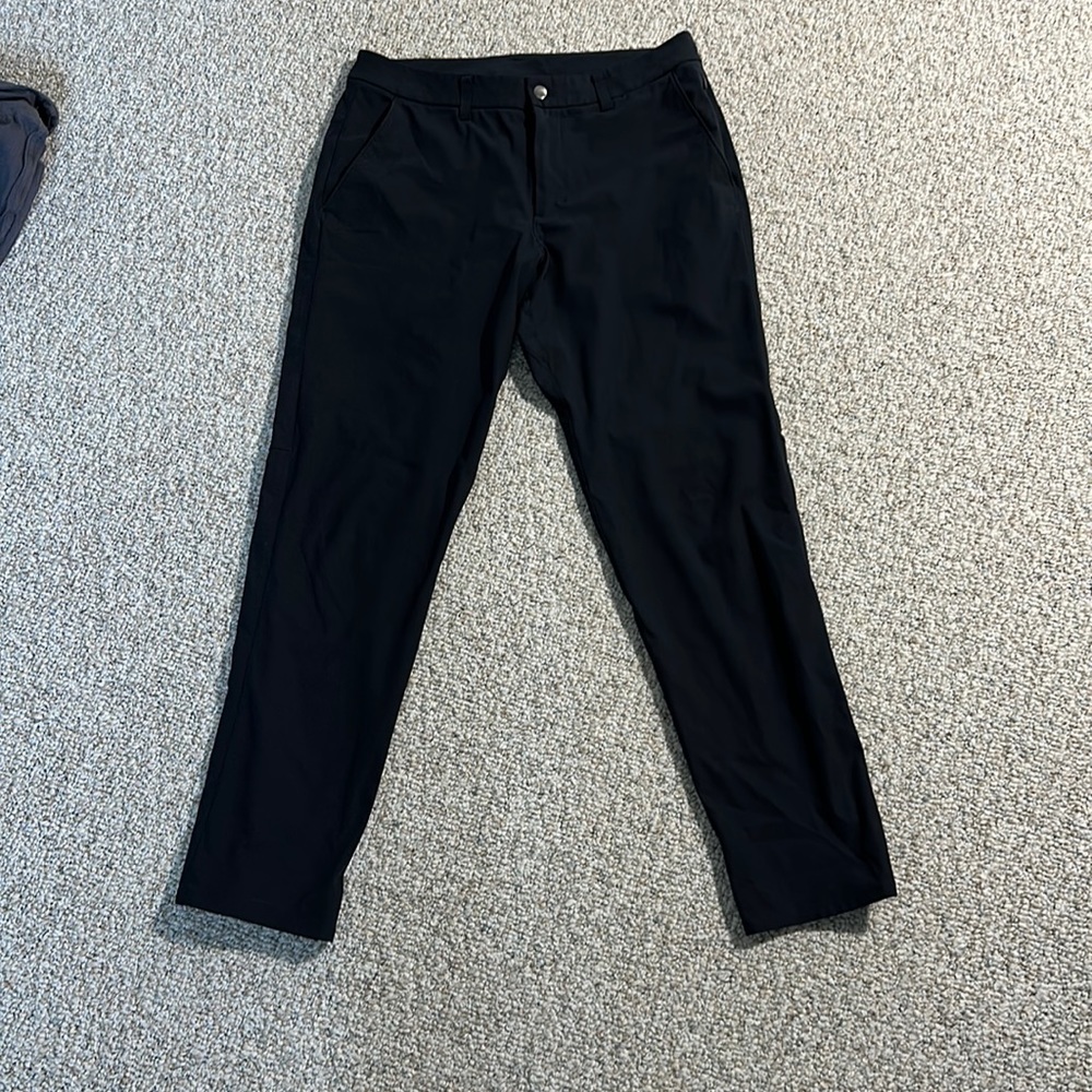 Men’s Lulemon regular fit Commission ABC pants black 34. EUC.